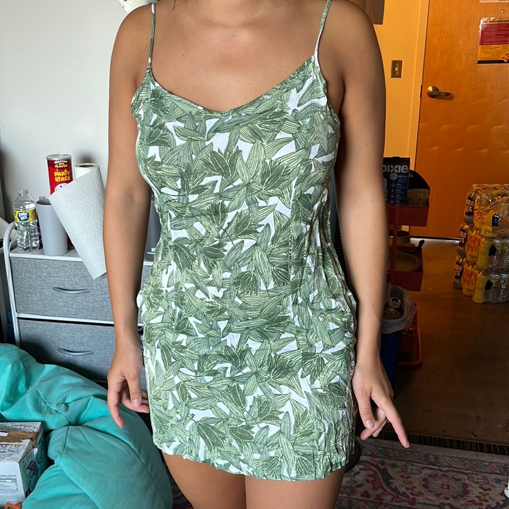 OBEY SUMMER DRESS SIZE MEDIUM